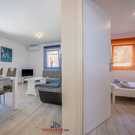 מלון Trinetta Comfortable 4*