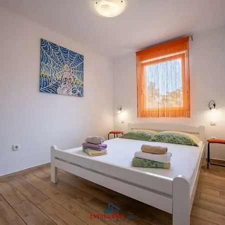 מלון Trinetta Comfortable 4*