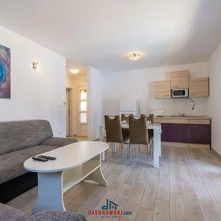 מלון Trinetta Comfortable 4*