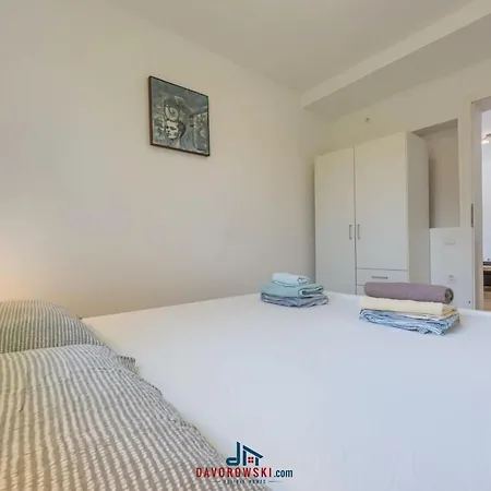 Trinetta Comfortable פולה